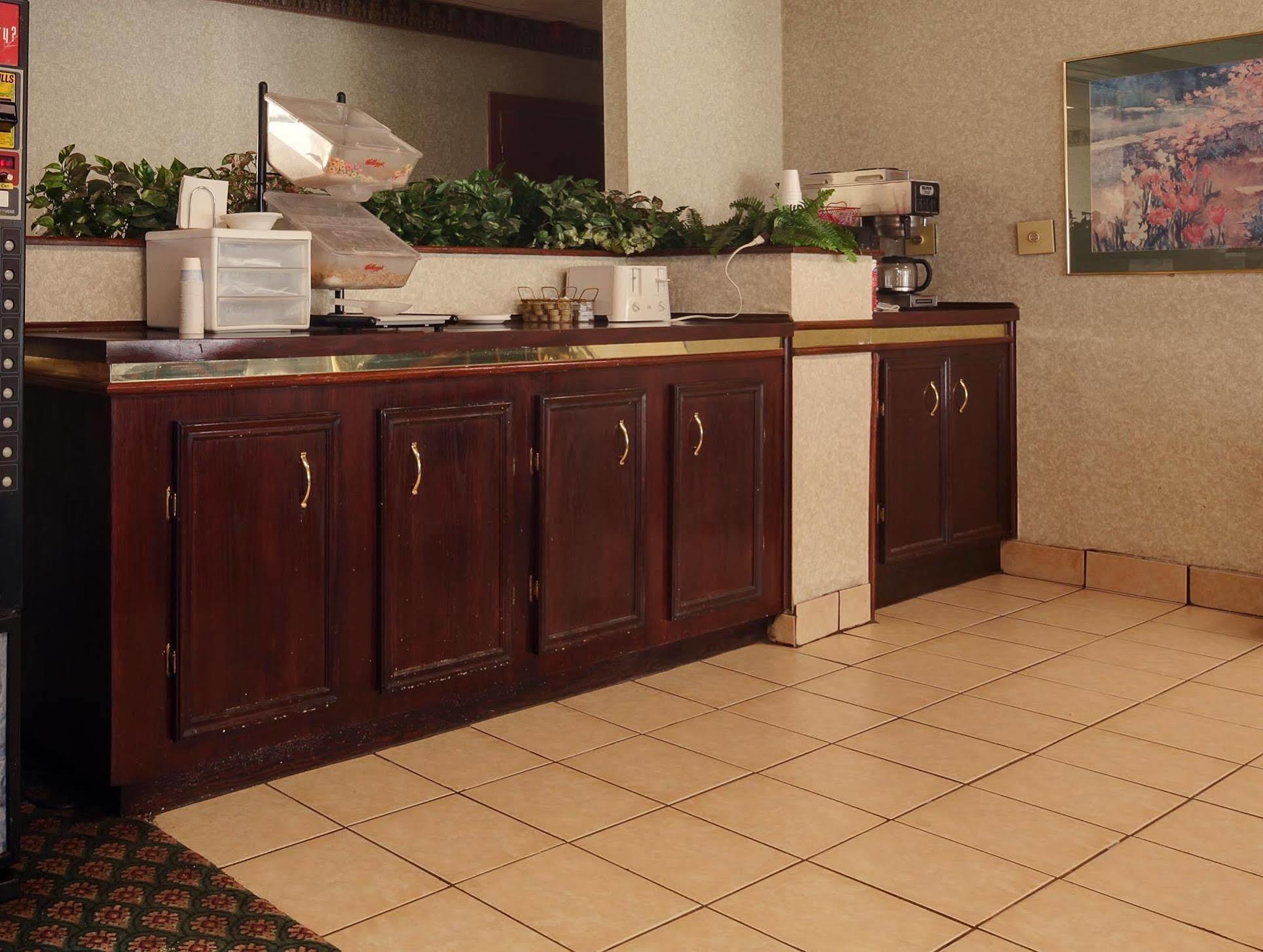 Americas Best Value Inn Marshall Bel Air Eksteriør billede